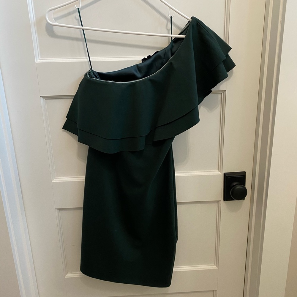 One shoulder dress. Beautiful green color perfect for Christmas parties